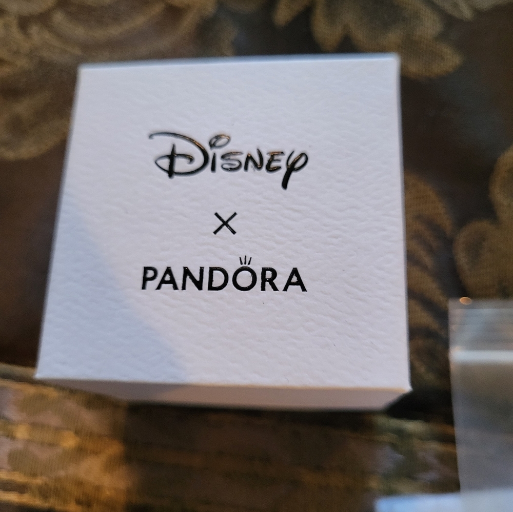 - Pandora Disney castle with swarsowski bracelet From Disney - Picture 3 of 10